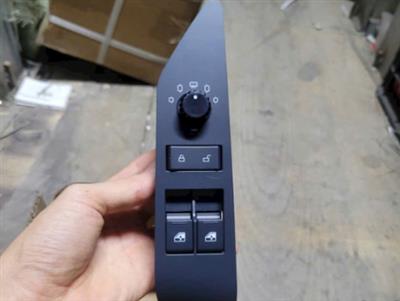 Nút bấm kính cánh cửa T7H- 460